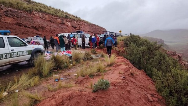 Al menos 15 fallecidos y 19 heridos en un nuevo accidente de carretera en Bolivia