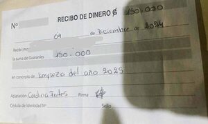 Padres denuncian que deben limpiar escuela pese a pagar aporte