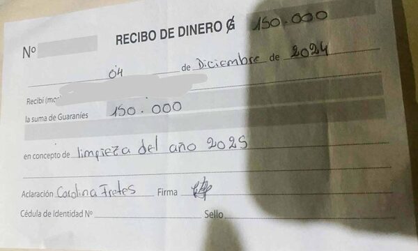 Padres denuncian que deben limpiar escuela pese a pagar aporte