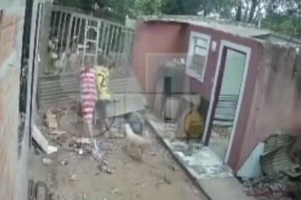 Mujer y su hija embarazada fueron atacadas por una turba en San Lorenzo - SNT