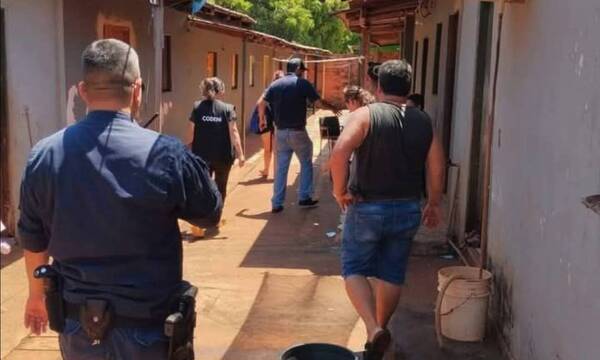 Denuncian a una madre al encontrar a tres peques solos en la casa: el menor tiene 2 añitos