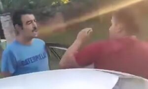 (VIDEO)Chofer Bolt fue atacado a golpes tras atropellar un perro