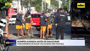 Video: Essap comienza a destruir asfalto en Cacique Lambaré antes de la inauguración oficial - ABC Noticias - ABC Color