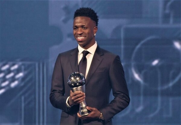 Versus / Vinicius admite que el Real Madrid le pidió no ir a la gala del Balón de Oro