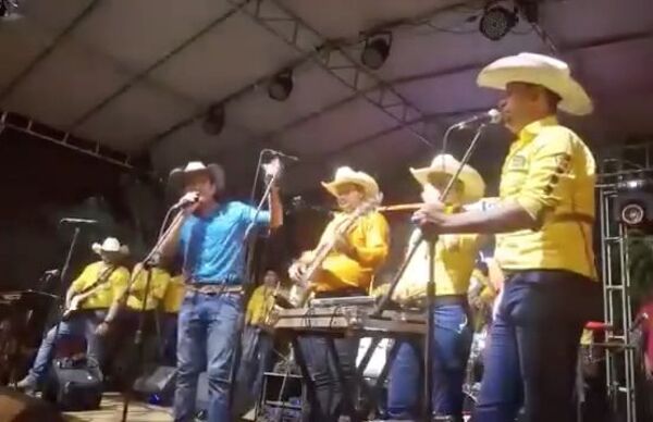 (VIDEO) ¡Escándalo en CDE! Bandita San Salvador abandonó el escenario después de una acalorada discusión con el animador