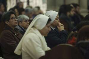 El Papa sufre dos episodios de insuficiencia respiratoria aguda tras 18 días hospitalizado - Mundo - ABC Color