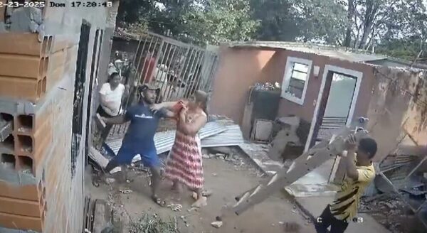 En San Lorenzo, una madre y su hija embarazada fueron atropelladas por una turba