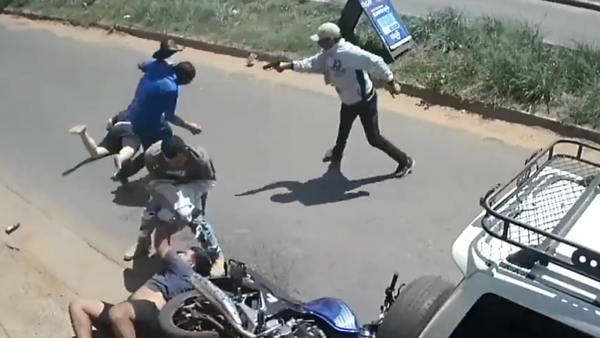 Video: Vecinos y comerciante reciben disparos al enfrentarse a asaltantes en Limpio