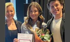 La hija de Nelson Haedo aprobó su curso de idioma español con el más alto puntaje