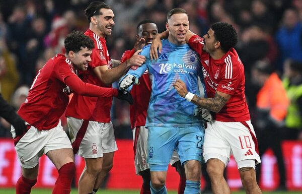 Versus / Nottingham Forest elimina al Ipswich de la FA Cup y Ramón Sosa sigue sin jugar