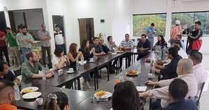 La Nación / A casi un año de fallida cumbre oposición busca hallar el rumbo
