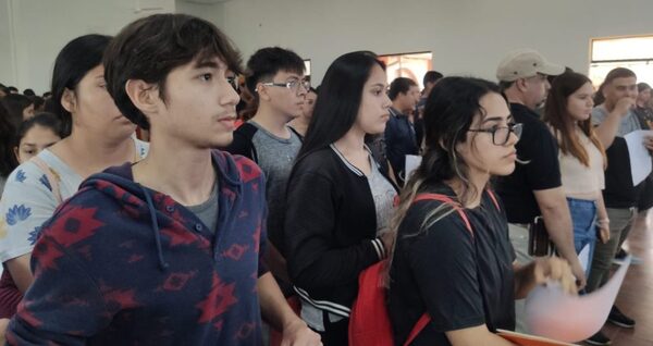 Becarios deberán presentar sus documentaciones para acceder a becas