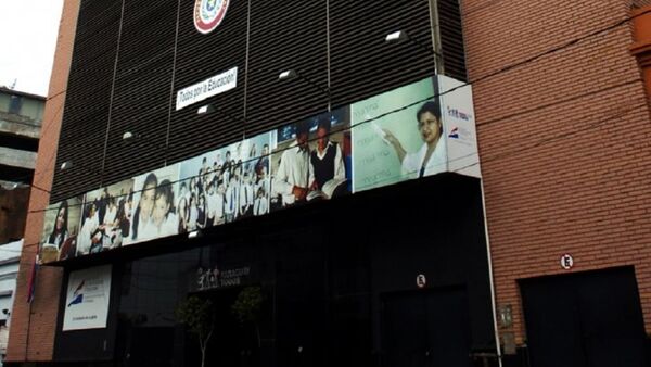 Lo que tenés que saber: MEC advierte de acciones legales a directores que hagan denuncias