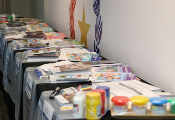 Estudiantes recibirán kits escolares hoy, en medio de críticas al MEC