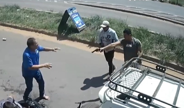 Violento asalto en Limpio deja dos heridos