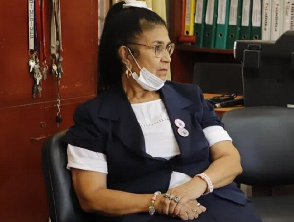 Directora de escuela niega manipulación del almuerzo escolar · Radio Monumental 1080 AM