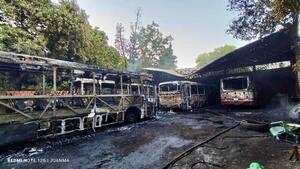 Cinco colectivos se incendian en Tobatí - 1000 Noticias