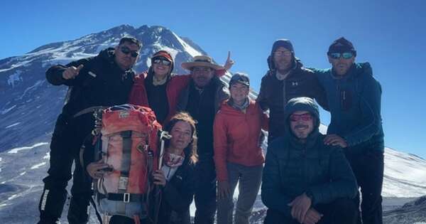 La Nación / Recuperan mochila de andinista argentino muerto hace 40 años en un volcán