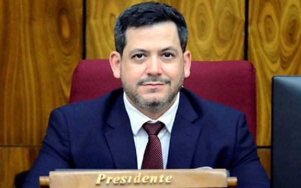 Raul Latorre es reelecto como presidente de Diputados