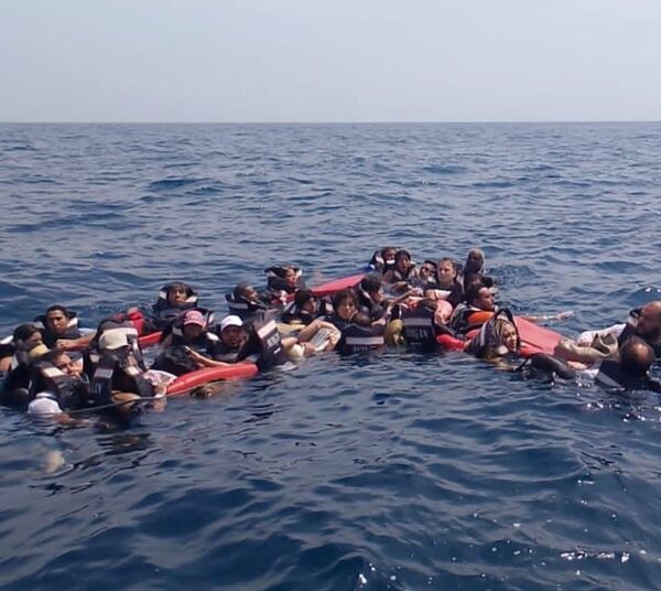 Dos paraguayos rescatados tras naufragio de lancha en Colombia - trece