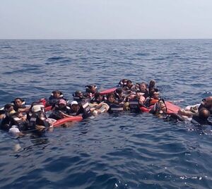 Rescatan a dos paraguayos tras naufragio de lancha en Colombia - Unicanal