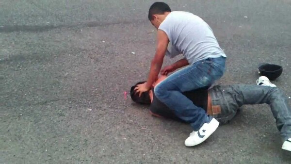 El colmo: Pidió que no fumen su porquería frente a su casa y fue golpeado por adictos