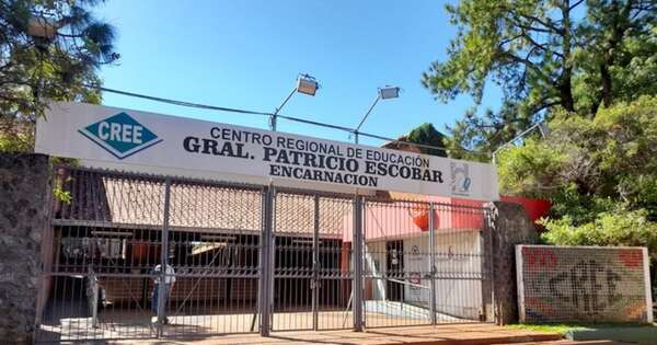 La Nación / Entregaron kits escolares en el Centro Regional de Educación de Encarnación