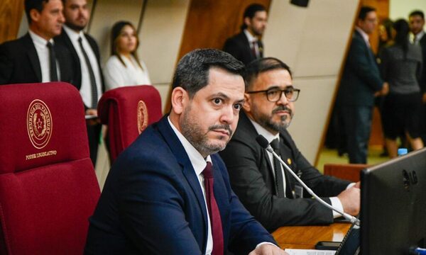 Diputados reeligen a Raúl Latorre, va por su tercer periodo como presidente