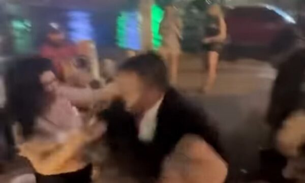 (VIDEO)Escándalo oiko en bar de SanLo: Yiyis se reventaron a golpes