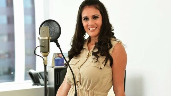(VIDEO) ¡Exmodelo pide ayuda luego de ser “tortoleada” mientras rezaba!
