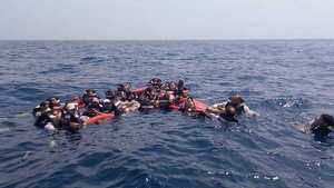 Dos paraguayos entre 40 turistas rescatados tras naufragio en el Caribe colombiano