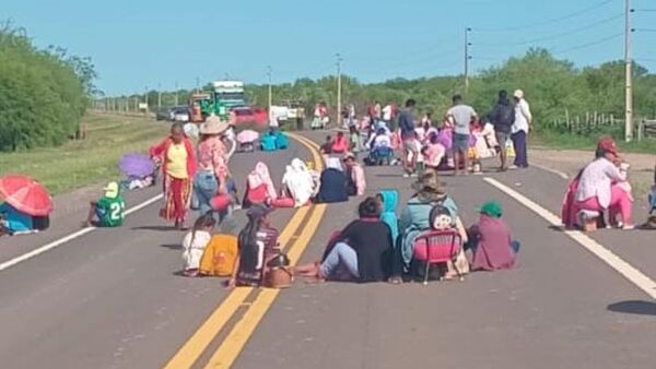 Indígenas del Bajo Chaco cierran ruta en reclamo de rubro, almuerzo escolar y agua potable