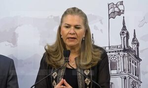 Según ministra de Salud, director del Hospital de Villarrica clausuró UTI sin consultar