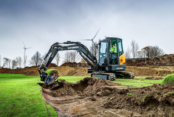Hyundai presenta su versátil excavadora compacta HX35AZ