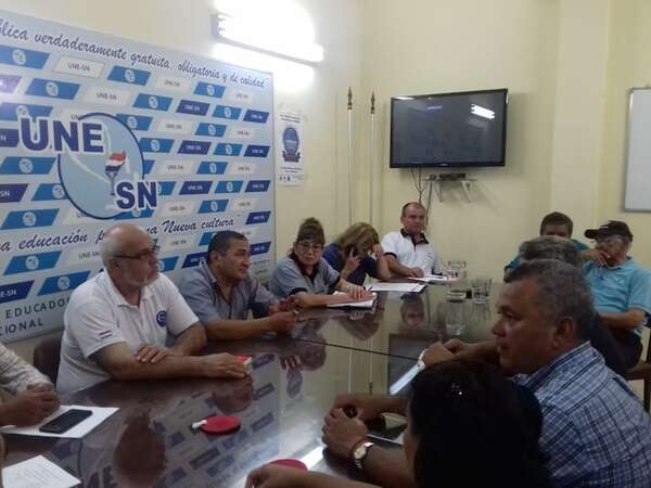 Hambre cero: docentes denuncian más amenazas y amedrentamientos contra quienes reclaman - Nacionales - ABC Color