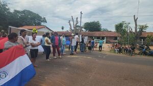Padres cierran escuela y ruta en Horqueta. Exigen reparación de aulas