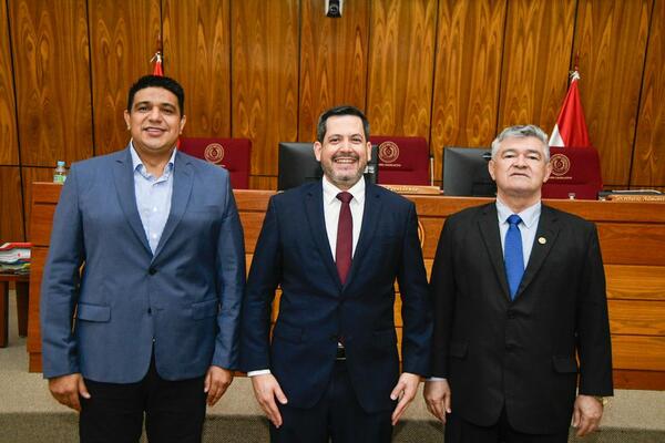 Raúl Latorre asume nuevamente la presidencia de la Cámara de Diputados por tercera vez consecutiva