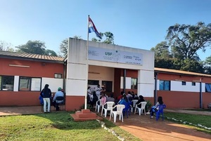 Joven da a luz en patio de USF cerrada del distrito de Edelira