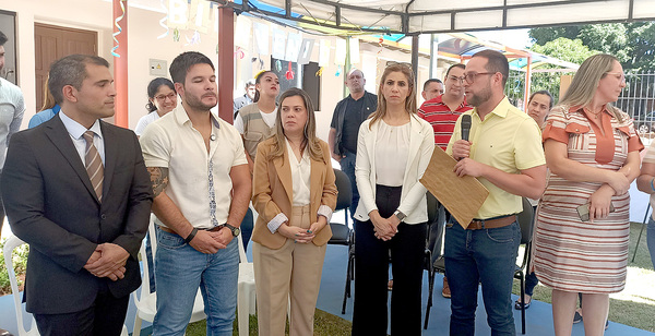 Franco: Concejal Torres entregó pedido de móvil para CODENI al ministro Gutiérrez - La Clave