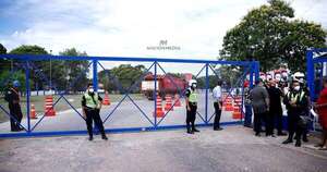 La Nación / San Antonio: disponen suspensión parcial de actividades en frigorífico tras fuga de amoníaco