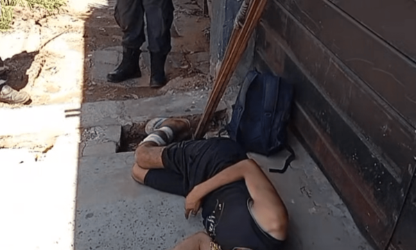 Pasajero con muleta rompe vidrio de colectivo tras ser bajado en zona permitida