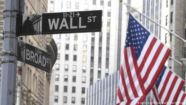 Wall Street arranca con bajadas el día en que entran en vigor aranceles a Canadá y México