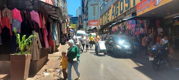 Feriado largo en Brasil oxigena al comercio esteño  - ABC en el Este - ABC Color