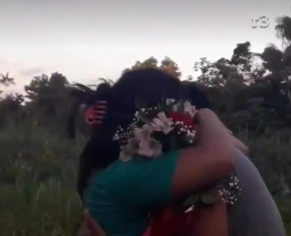 (VIDEO) Infartante: hombre se hizo pasar por muerto para proponer matrimonio a su novia