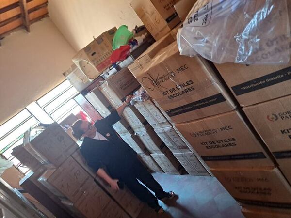 Kits escolares llegaron incompletos a escuela San Jorge de MRA, denuncian - Nacionales - ABC Color