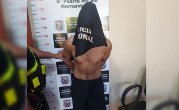 A punta de cuchillo, agredió a su mamá y a su concubina