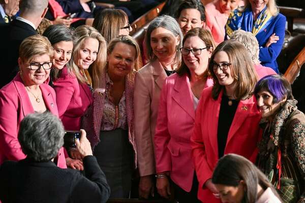 Congresistas demócratas visten de rosa en el discurso de Trump para protestar contra él - Mundo - ABC Color