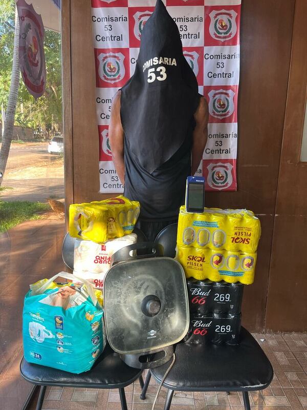 Hombre es aprehendido con cervezas presuntamente robadas de una bodega - Policiales - ABC Color