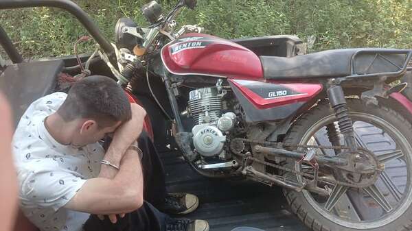 Presunto ladrón es delatado por su hermano y la Policía recupera una motocicleta robada - Policiales - ABC Color