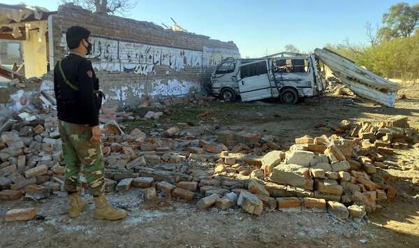Suben a 18 los muertos en asalto a base militar en Pakistán - Mundo - ABC Color